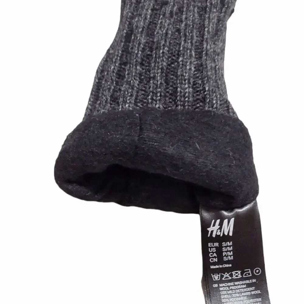 H&M Gray Thinsulate Cold Weather Gloves Size S/M Unisex Fall Winter Ski Wear